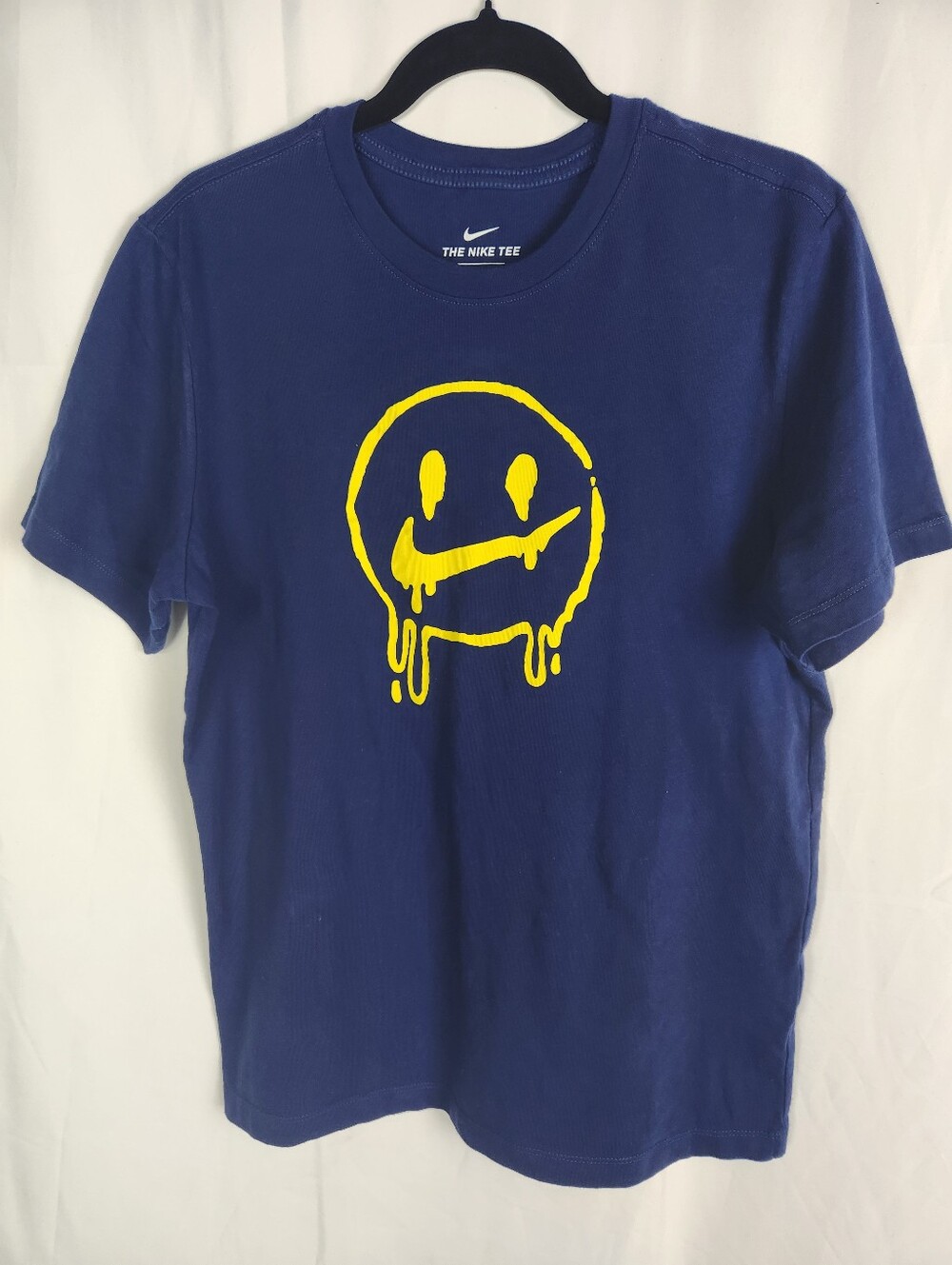 Nike Sportswear Smiley Swoosh Peace Love Basketball Tee Navy Men's Small